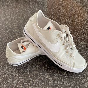 Women’s Nike sneakers